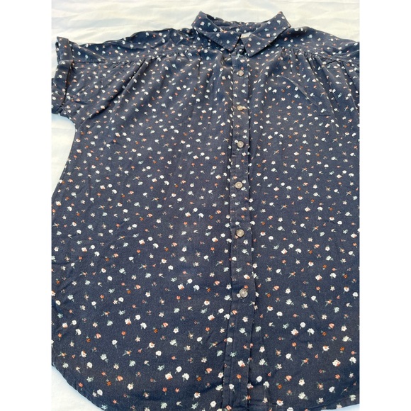 Women's Floral Print Short Sleeve Button-Down Camp Shirt - Picture 5 of 11